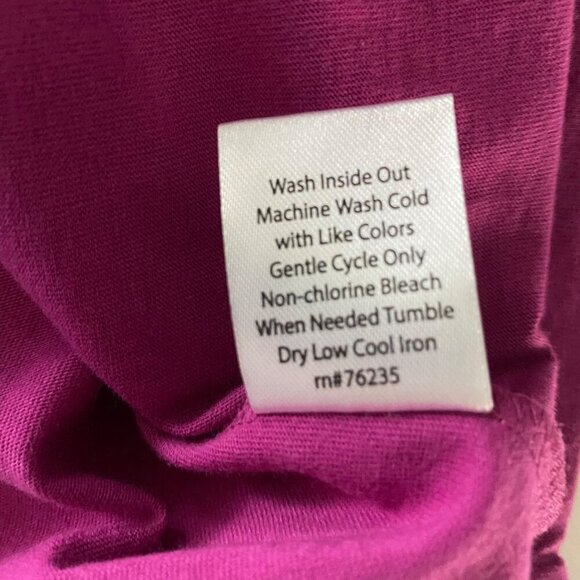 Coral Bay Woman 1X Fuchsia Top With Rhinestone Embellished V-Neck NEW - Picture 8 of 9